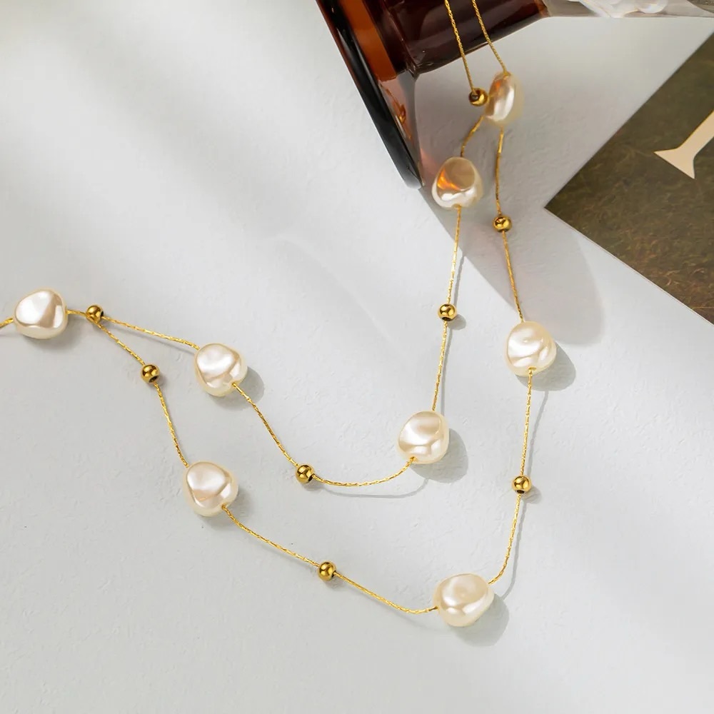 Necklace with large pearl pendant